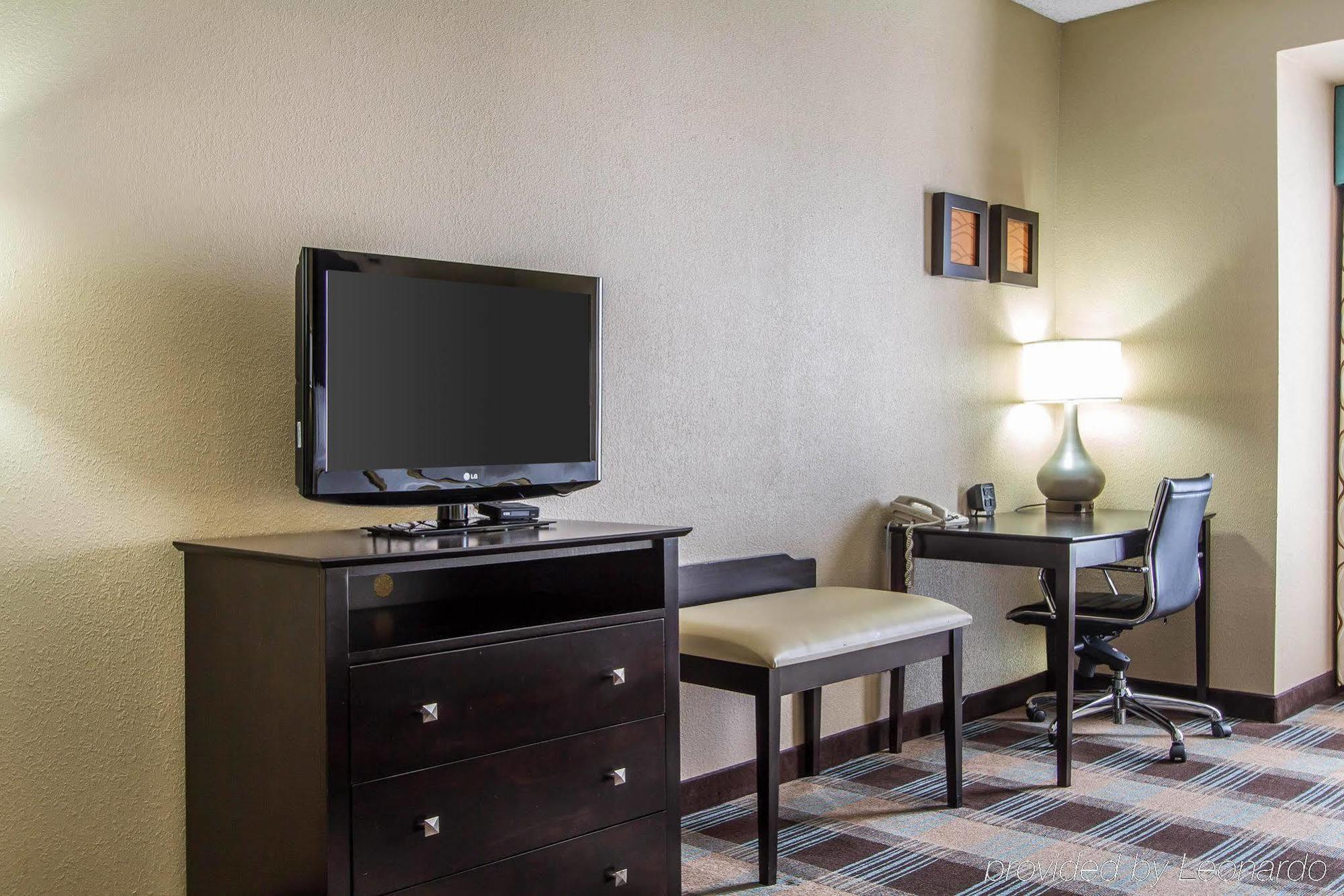 Comfort Suites Airport Kenner Exterior photo